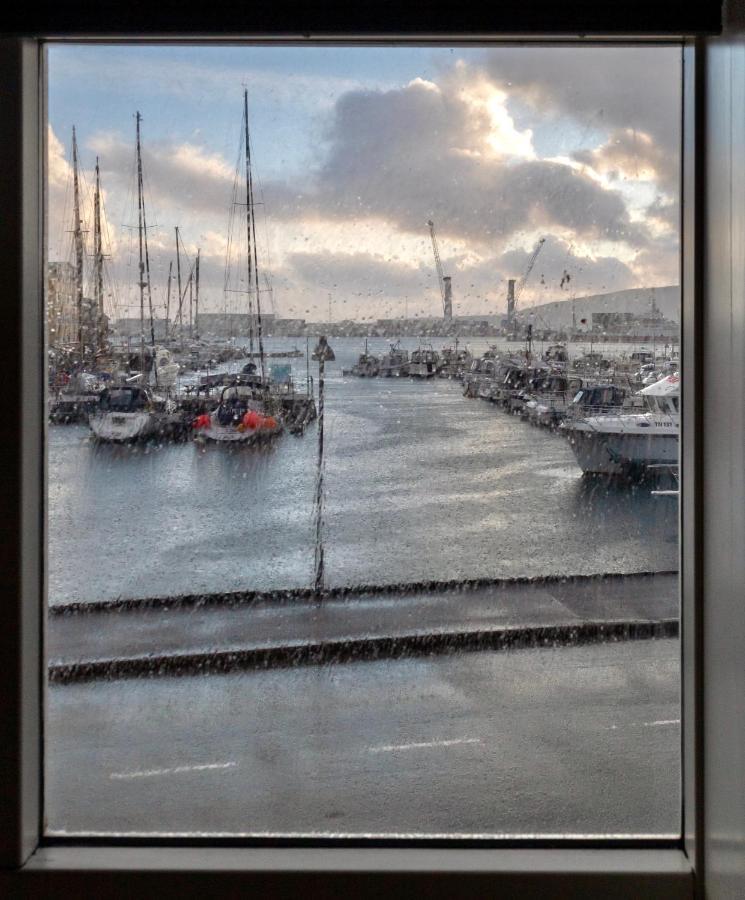 Guesthouse At The Boat Harbour Tórshavn Buitenkant foto