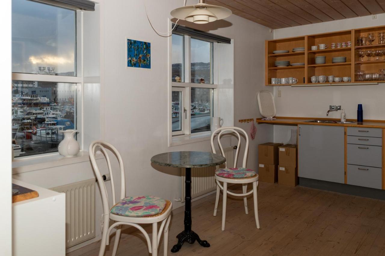 Guesthouse At The Boat Harbour Tórshavn Buitenkant foto