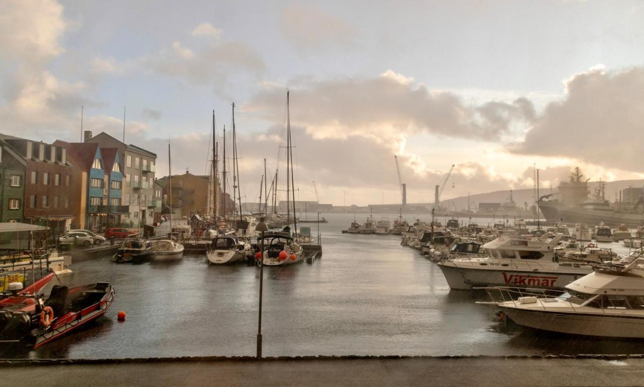 Guesthouse At The Boat Harbour Tórshavn Buitenkant foto